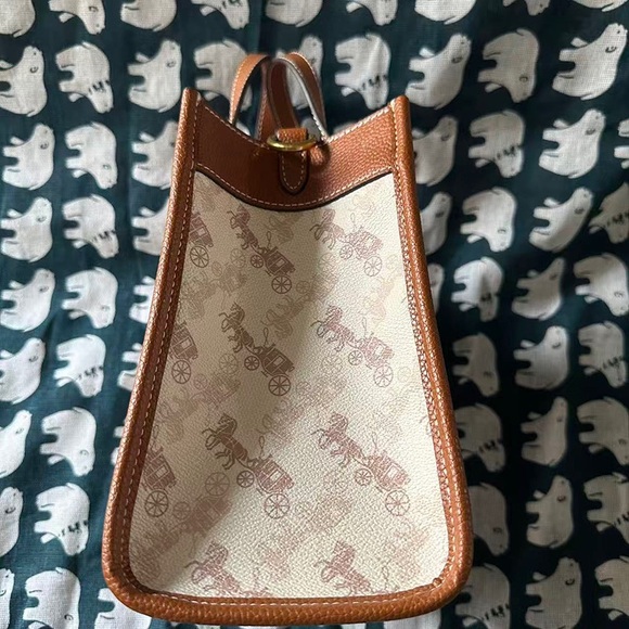 Coach Tote Bag - Picture 4 of 9